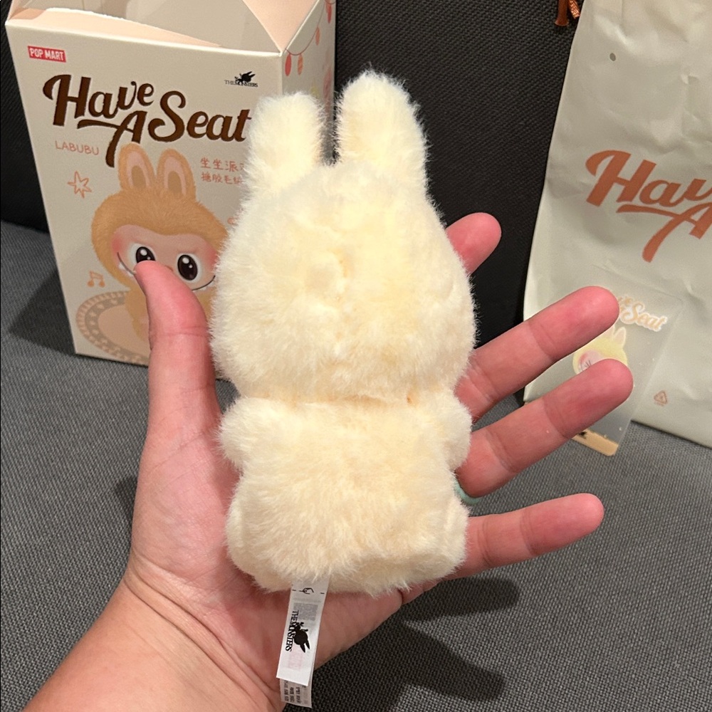 Labubu Have A Seat Sisi - Picture 4 of 7